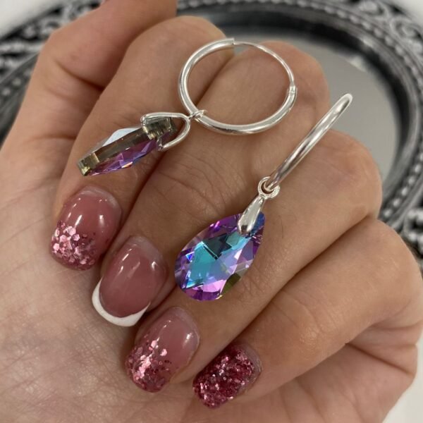 a argollas clasicas 1.5cm con dije cr gota lila